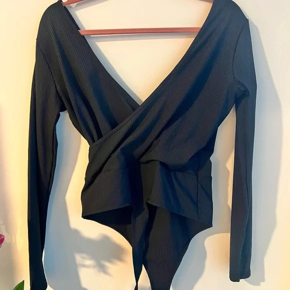 ASOS Ribbed Black V-Neck Bodysuit - Picture 6 of 7